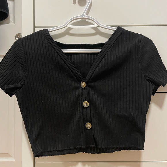 Black button crop top - Picture 1 of 1